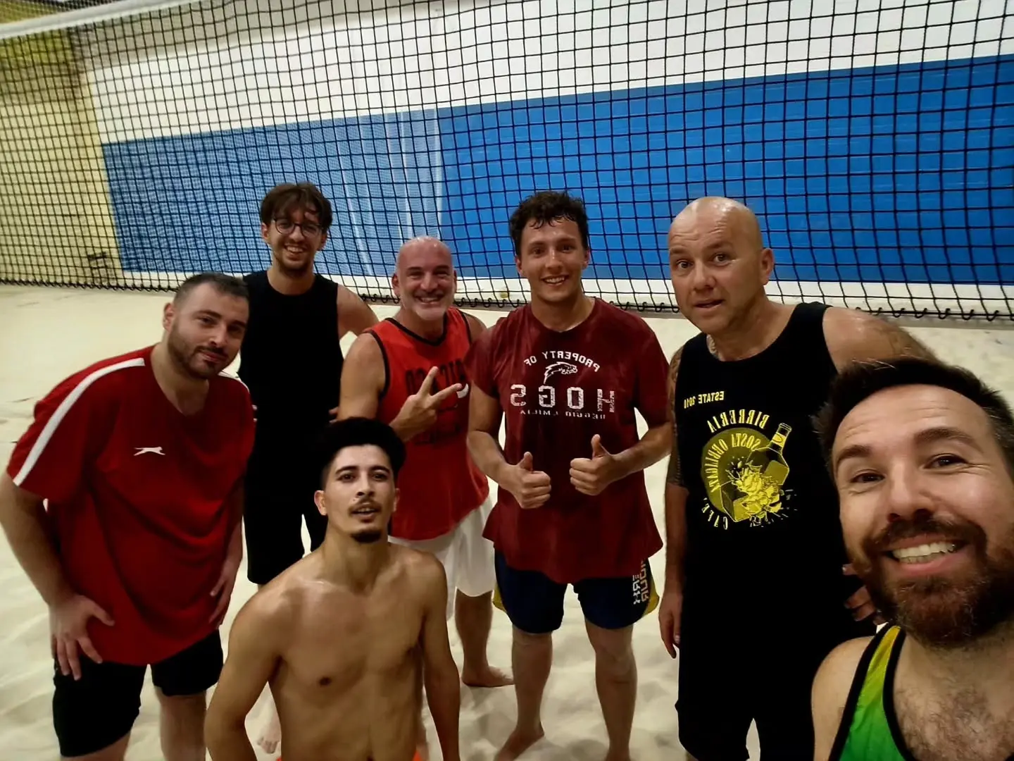 Un gruppo sorride sul campo durante gli Open Days BVME di settembre 2026.
